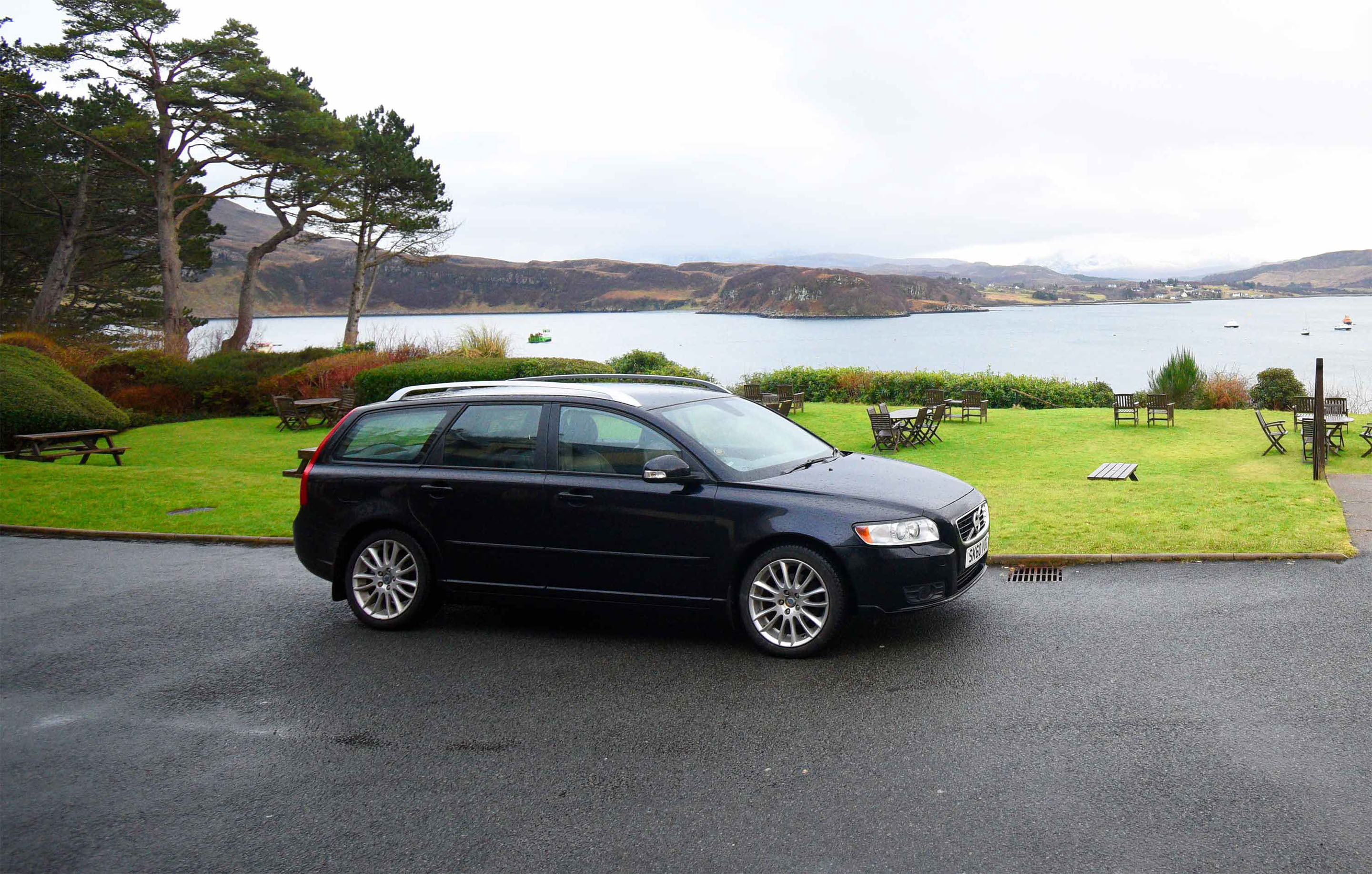 Explore the Isle of Skye on a tour with Dunvegan Taxis and visit Neist Point Lighthouse