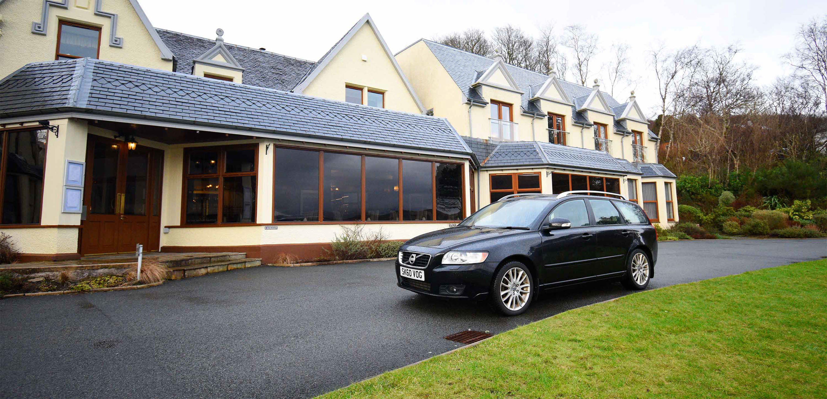 Dunvegan Taxis on the Isle of Skye offer a transfer service from aiports train stations and ferry terminals and hotels 