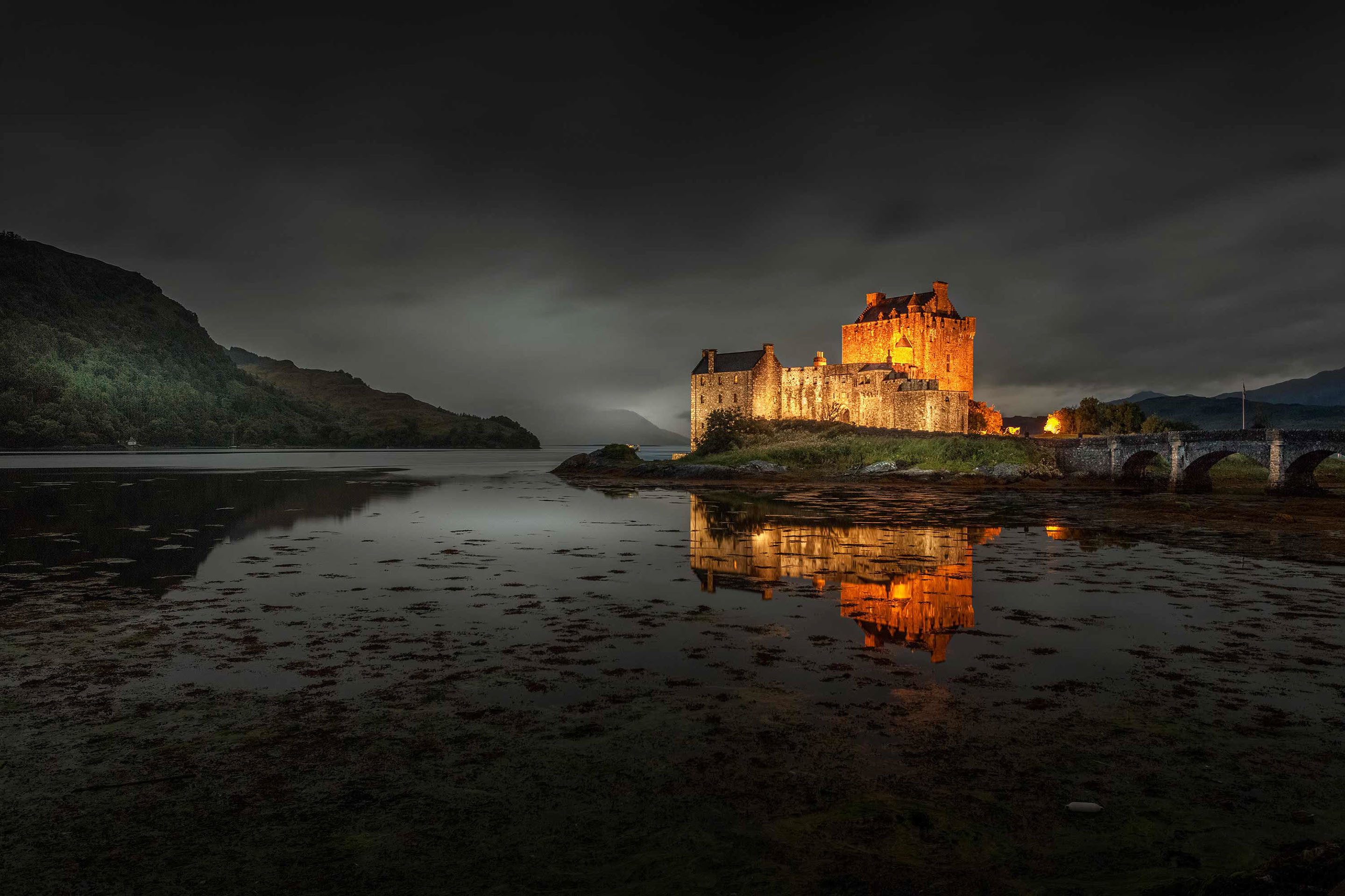 Visit Eilean Donan Castle when you book our taxi service on the Isle of Skye
